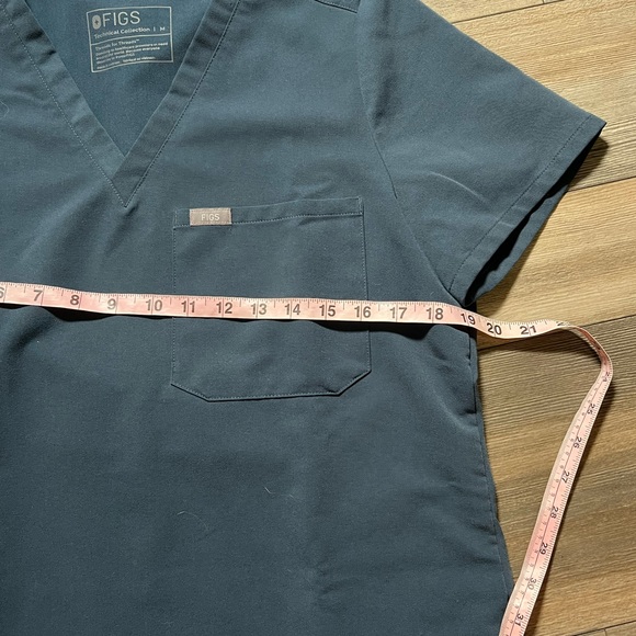 Figs Women Scrub Top- Medium - Picture 4 of 8